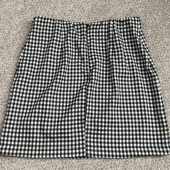 Black and white skirt - Picture 4 of 4